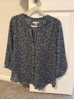 Black & White Abstract Dot V-Neck Blouse